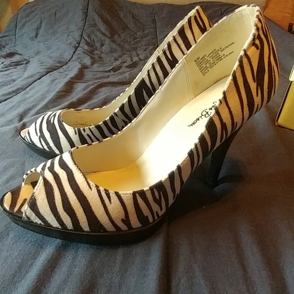 Zebra print heels - Picture 3 of 3